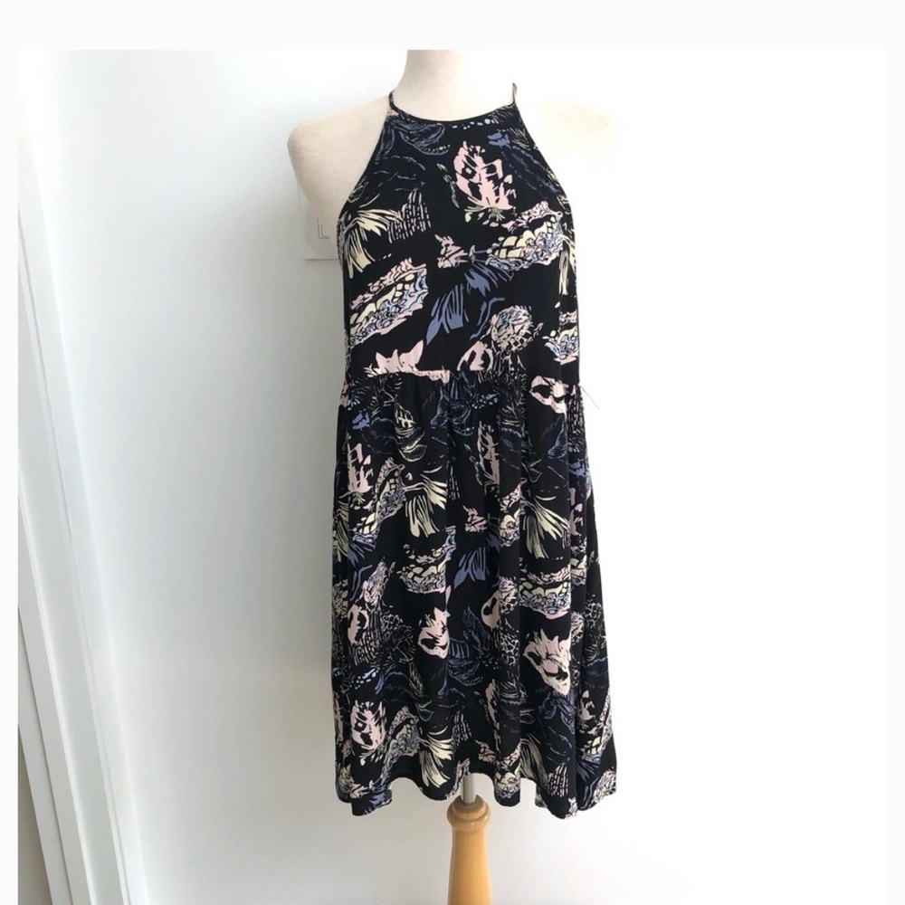 Babydoll Floral Print Halter Dress - Picture 2 of 7